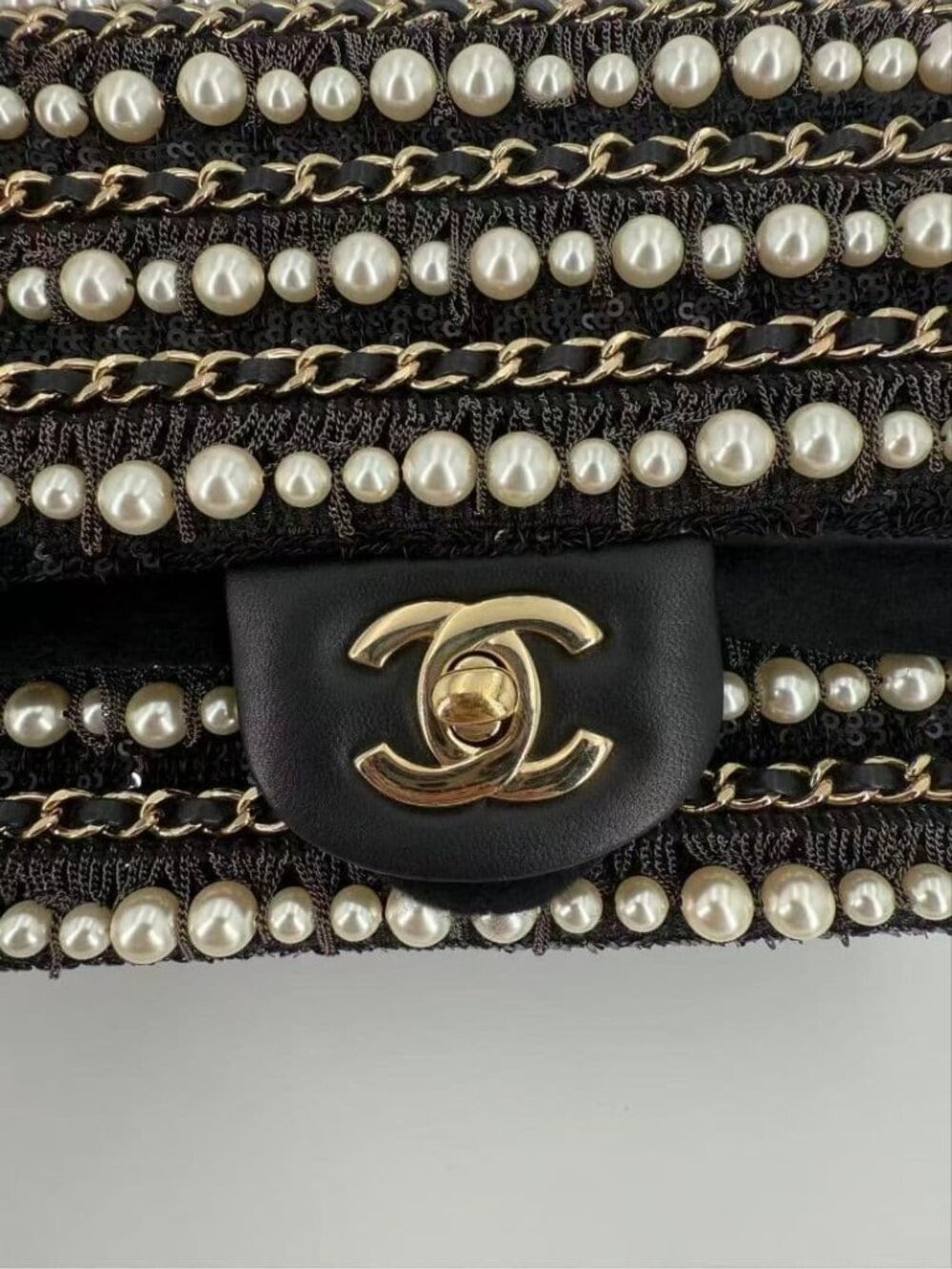Chanel Pearl Mini Quilted - Picture 5 of 12